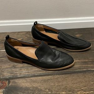 Susina black leather loafer. Women’s size 5.5